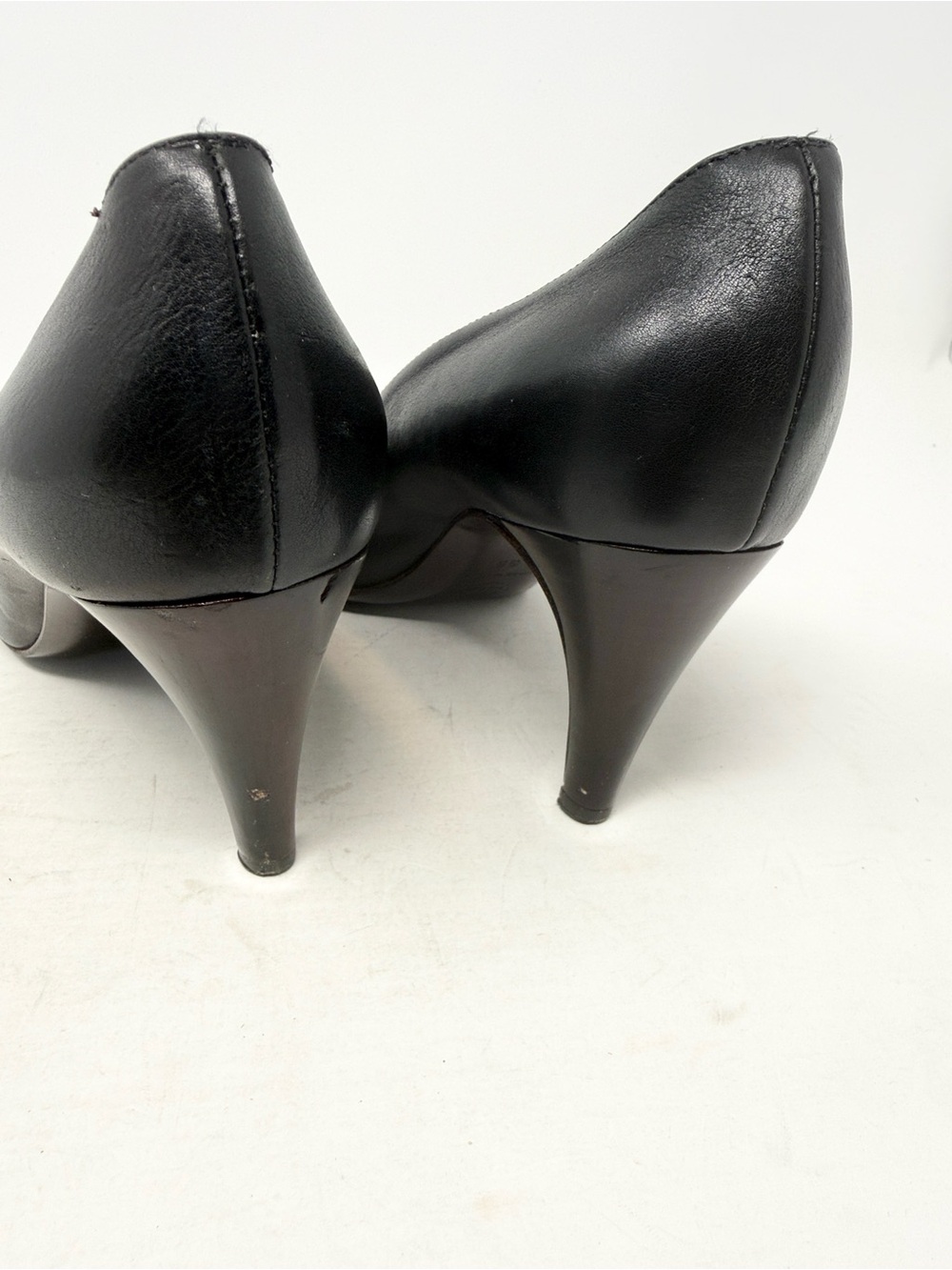Chanel Vintage CC Cap Toe Black Leather Pumps Size 39 - Picture 14 of 14